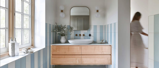 Floating vs freestanding bathroom vanities: which is right for your renovation?