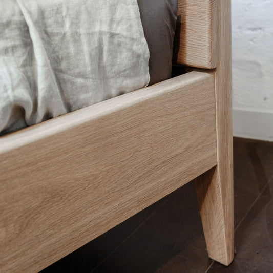Mayfield Timber Bed in American Oak